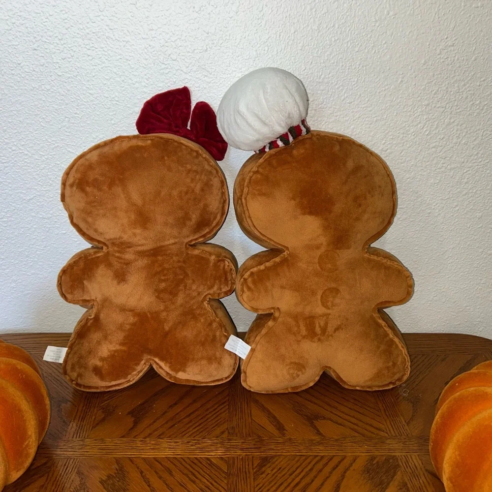 Gingerbread pillows